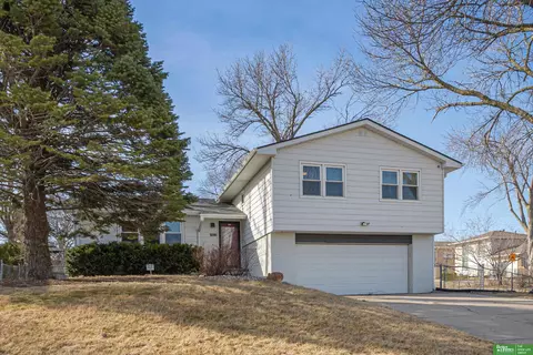10523 Decatur St, Omaha, NE 68114