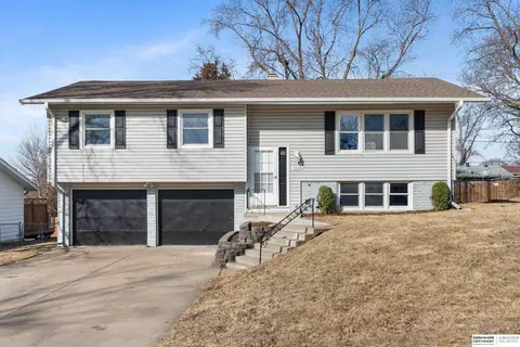 1618 N 106 St, Omaha, NE 68114