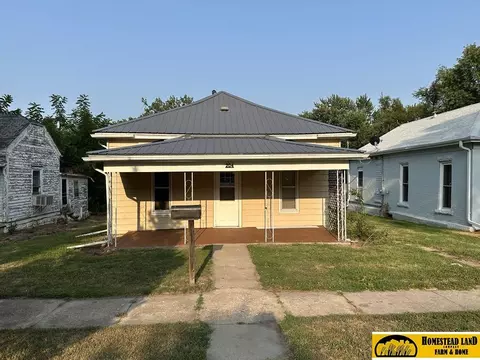 204 N 10th St, Wymore, NE 68466