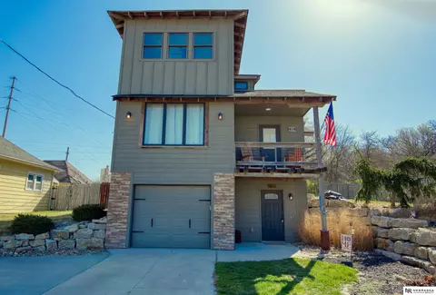 82 Walnut St, Louisville, NE 68037