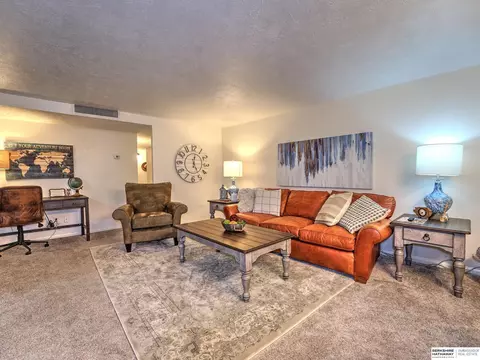 120 S 38th Ave #23, Omaha, NE 68131