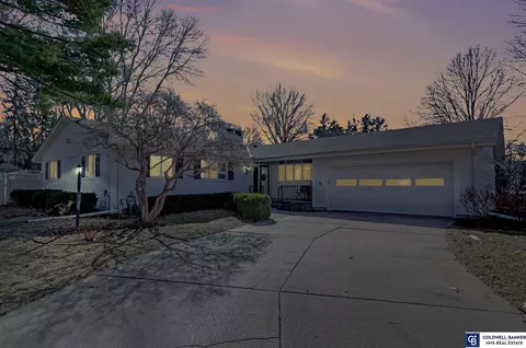 440 Hazelwood Dr, Lincoln, NE 68510