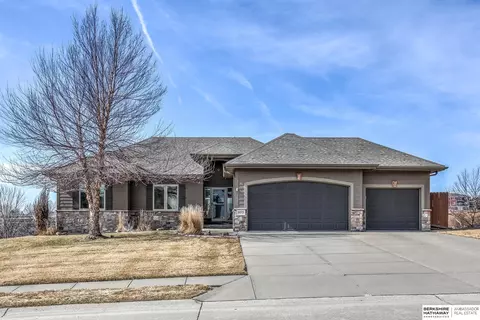 6070 N 155th Ave, Omaha, NE 68116