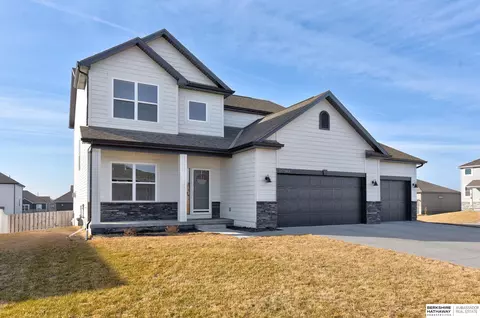 20963 Grand Ave, Elkhorn, NE 68022
