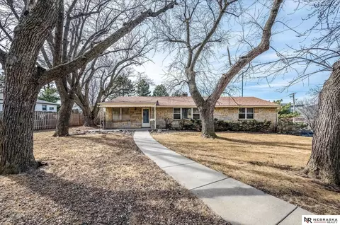 302 S 71st St, Omaha, NE 68132