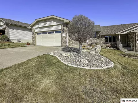 2330 Atwood Cir, Lincoln, NE 68521