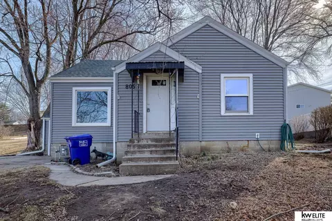 805 N Chestnut St, Avoca, IA 51521