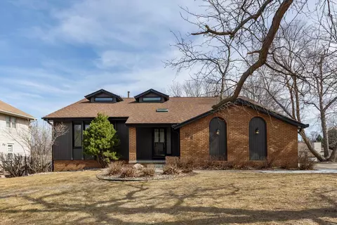 709 S Fillmore St, Papillion, NE 68046