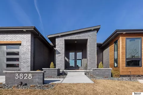 3828 S 212th St, Elkhorn, NE 68022