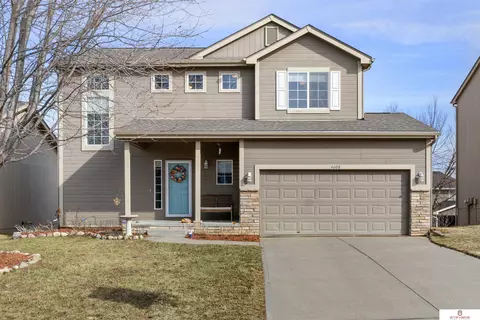 4608 Clearwater Dr, Papillion, NE 68133
