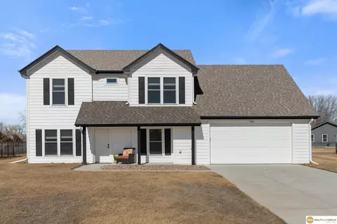 1102 S Lakewood St, Valley, NE 68064
