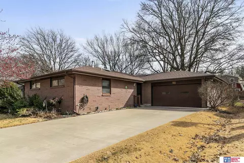 1110 Sycamore Dr, Lincoln, NE 68510