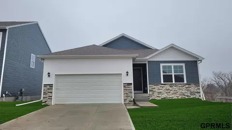 7222 S 205th St, Gretna, NE 68028
