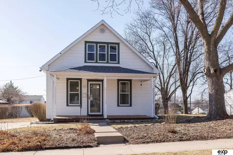 8025 Maywood St, Ralston, NE 68127