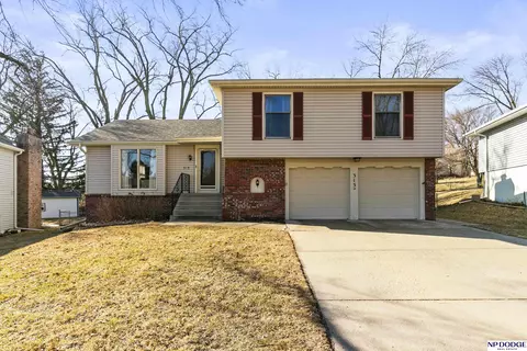 313 Rexroad Pl, Bellevue, NE 68005