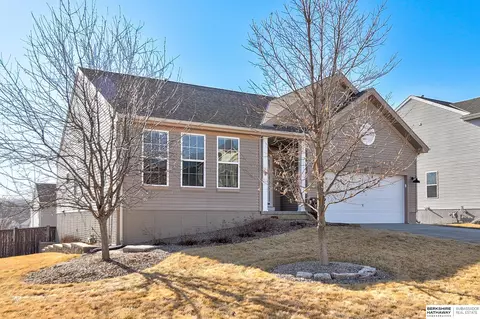 8711 S 163 St, Omaha, NE 68136