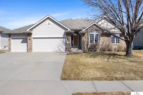 9914 S 100th St, La Vista, NE 68128