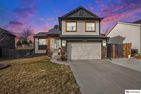 16160 Sunflower St, Bennington, NE 68007