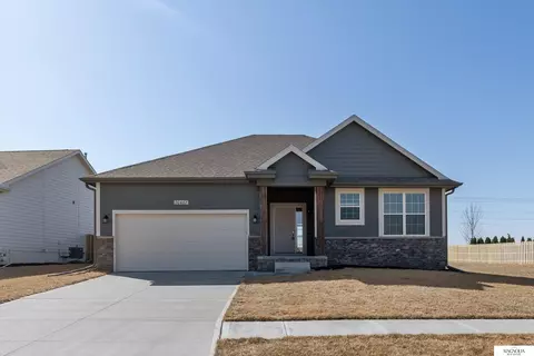 20467 E St, Elkhorn, NE 68022