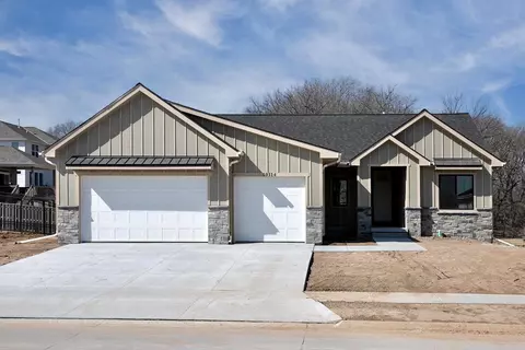 10314 S 98th St, Papillion, NE 68046