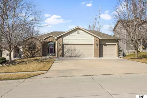 10014 S 202nd Cir, Gretna, NE 68028