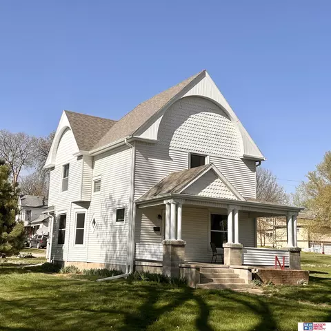 811 5th St, Fairbury, NE 68352