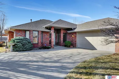 5041 Eagle Ridge Rd, Lincoln, NE 68516