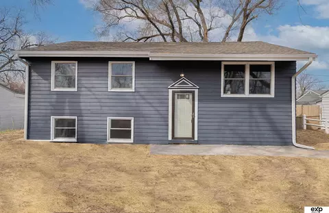 4020 Bel Air Dr, Council Bluffs, IA 51501