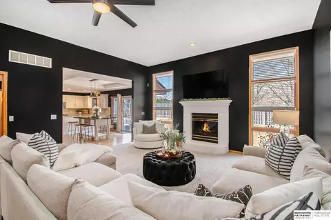 7006 Thorn Apple Ln, La Vista, NE 68128