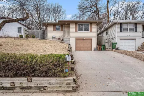 1326 Franklin St, Bellevue, NE 68005