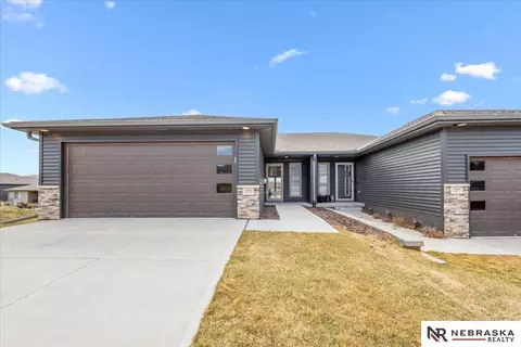 17073 Hawthorne Ave, Omaha, NE 68118