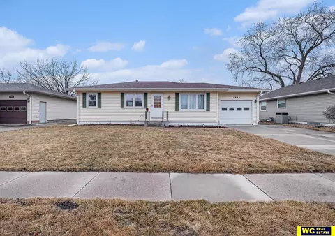 1933 E Donna St, Fremont, NE 68025