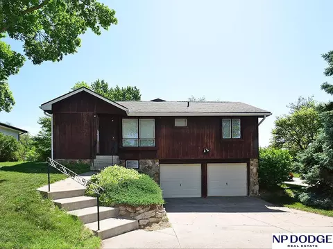8459 S 45 Ave, Bellevue, NE 68157