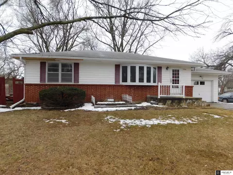 206 Lorraine Dr, Bellevue, NE 68005