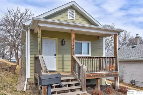 2766 Dupont St, Omaha, NE 68105