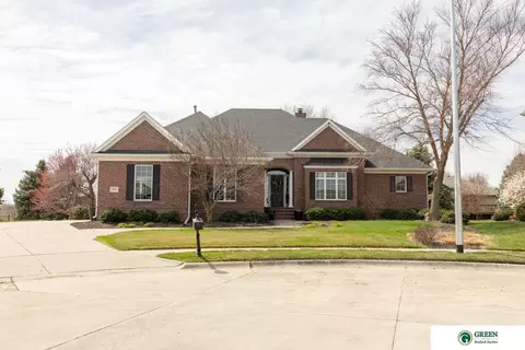 1606 Colonial Dr, York, NE 68467