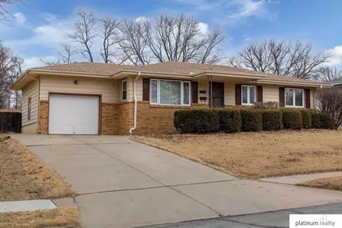 2908 Betty St, Bellevue, NE 68147
