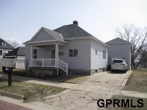 714 8th St, Fairbury, NE 68352
