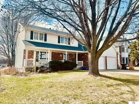 6739 Rockwood Ln, Lincoln, NE 68516