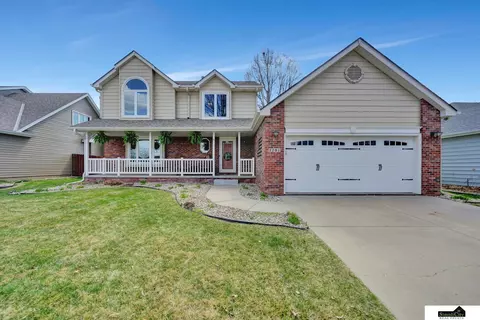 7701 Erin Ct, Lincoln, NE 68507