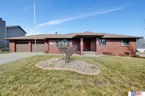 7730 Huntington Ave, Lincoln, NE 68507