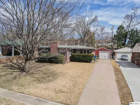 2009 Calhoun St, Bellevue, NE 68005
