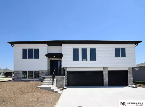 5800 SW 8th St, Lincoln, NE 68523