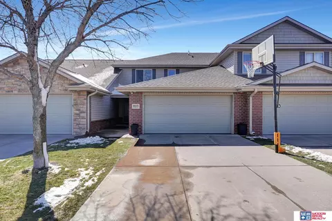 8053 Palmilla Ln, Lincoln, NE 68516
