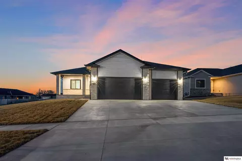 7530 Jimmie Ave, Lincoln, NE 68516