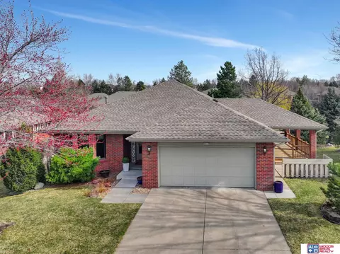 4920 Sugar Creek Rd, Lincoln, NE 68516