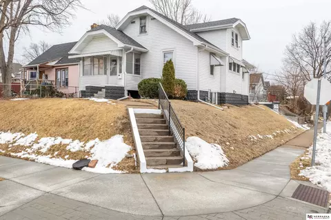 2425 Arbor St, Omaha, NE 68105