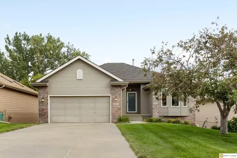 2606 Lynnwood Dr, Bellevue, NE 68123