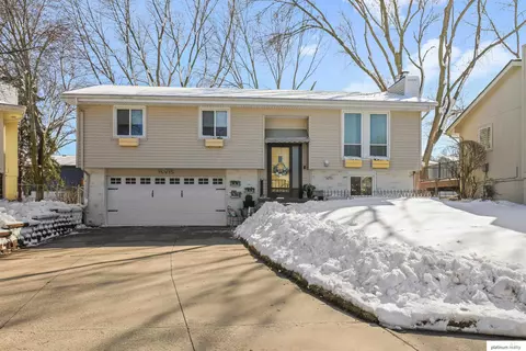 15915 Martha Cir, Omaha, NE 68130
