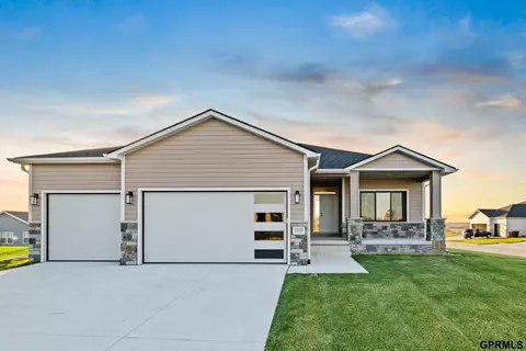 7233 NW Beartooth Ct, Lincoln, NE 68521